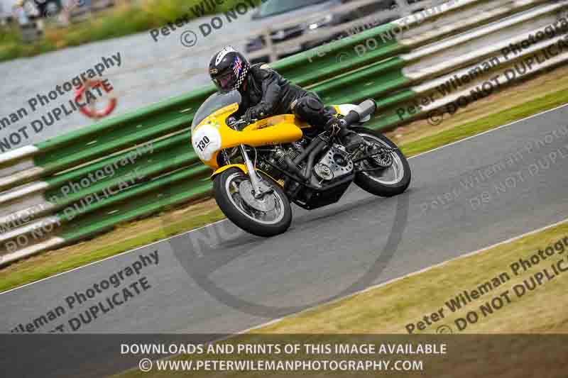 Vintage motorcycle club;eventdigitalimages;mallory park;mallory park trackday photographs;no limits trackdays;peter wileman photography;trackday digital images;trackday photos;vmcc festival 1000 bikes photographs
